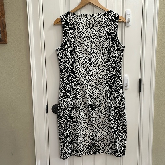 TALBOTS black and cream print sleeveless dress.  8 - Picture 3 of 5